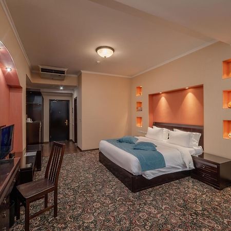 Jannat Regency Hotell Bisjkek Eksteriør bilde