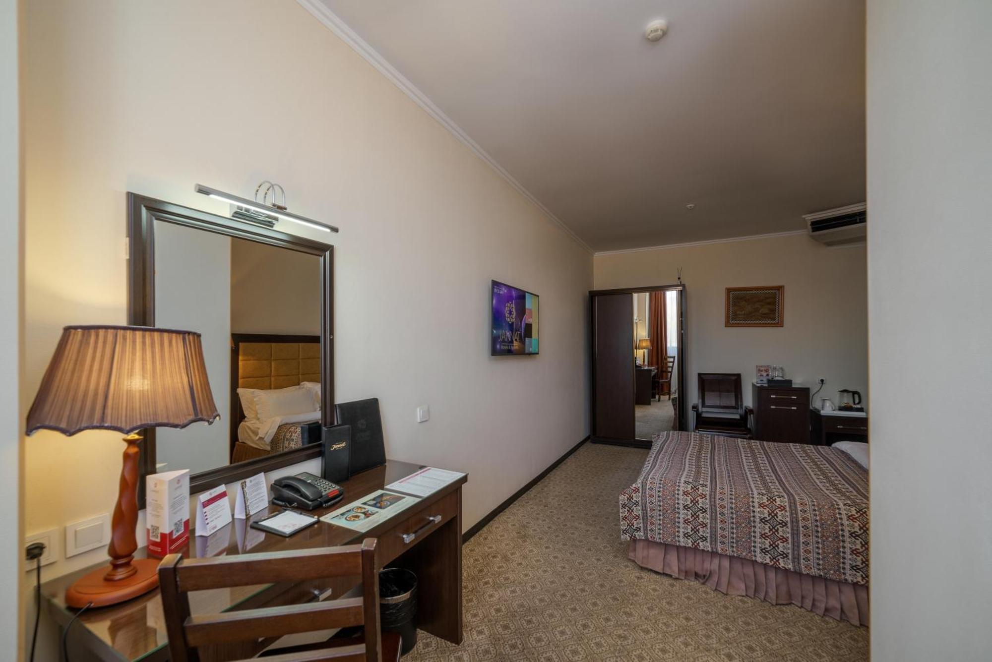 Jannat Regency Hotell Bisjkek Eksteriør bilde