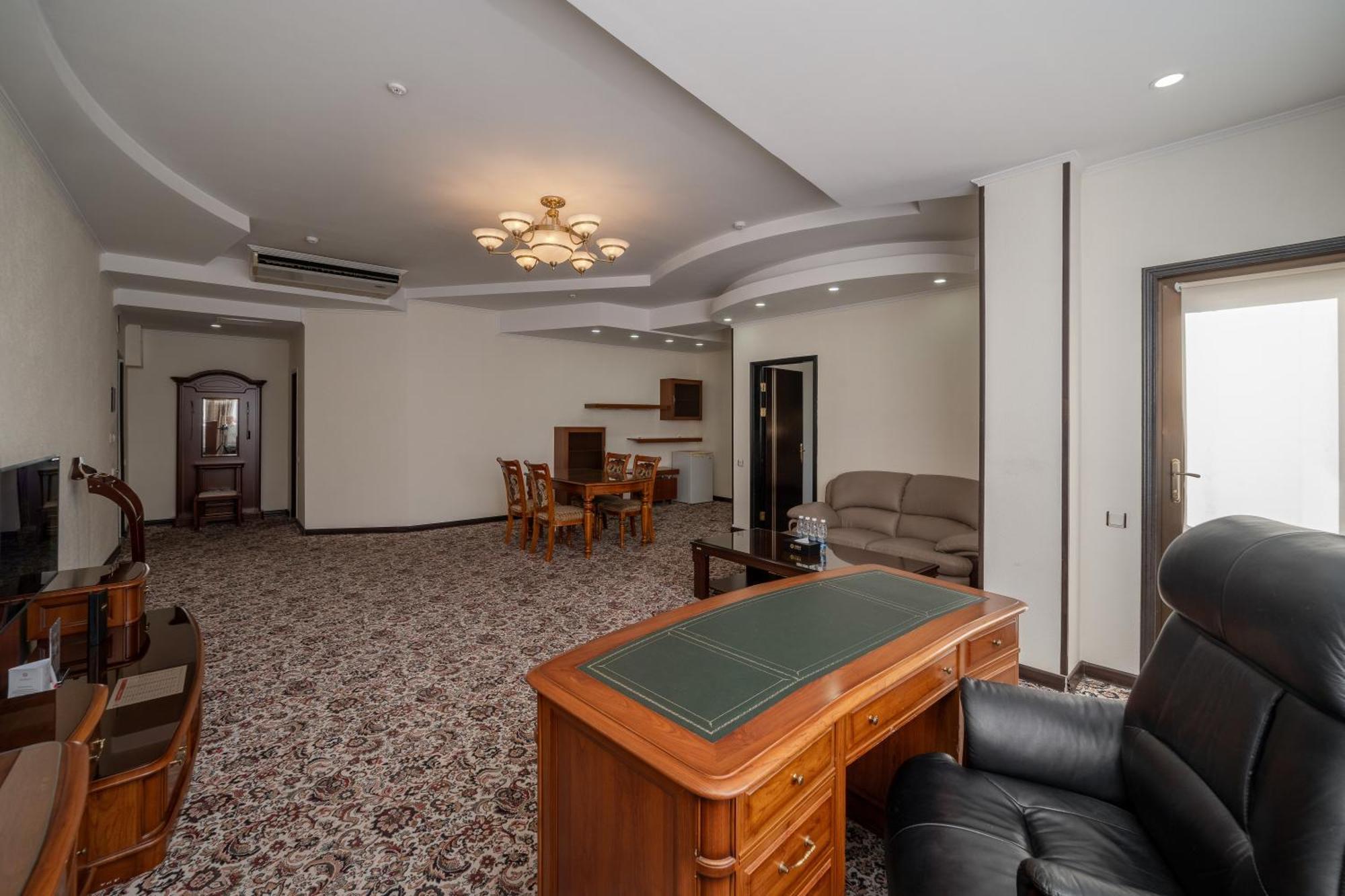 Jannat Regency Hotell Bisjkek Eksteriør bilde