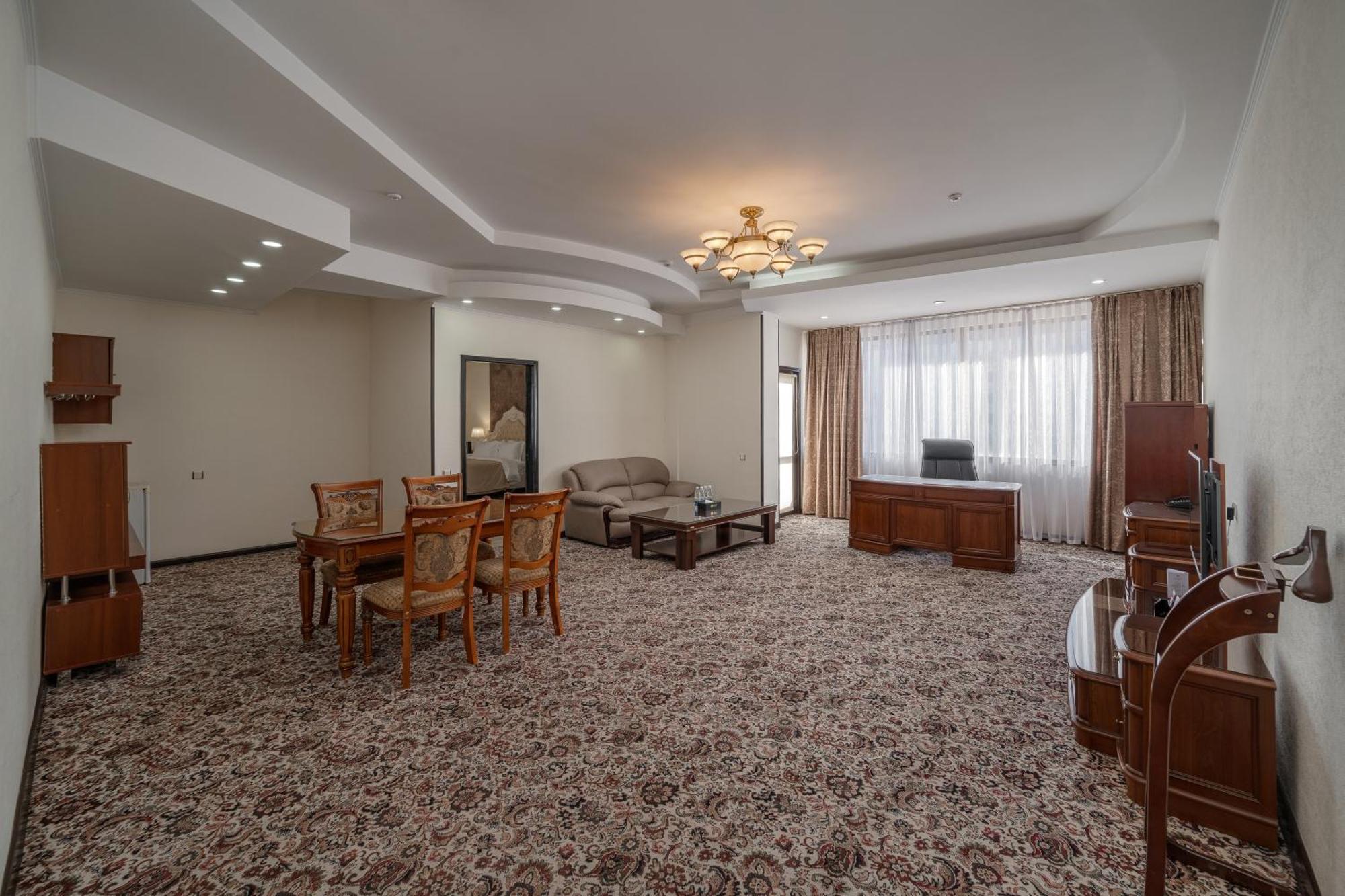 Jannat Regency Hotell Bisjkek Eksteriør bilde