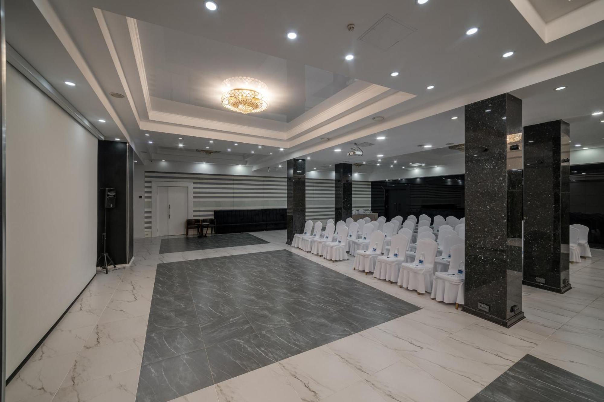 Jannat Regency Hotell Bisjkek Eksteriør bilde