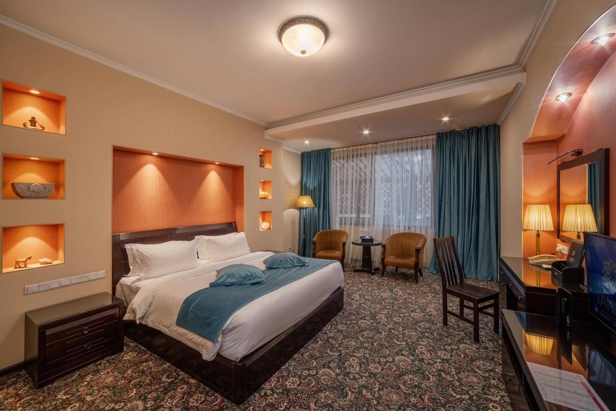 Jannat Regency Hotell Bisjkek Eksteriør bilde
