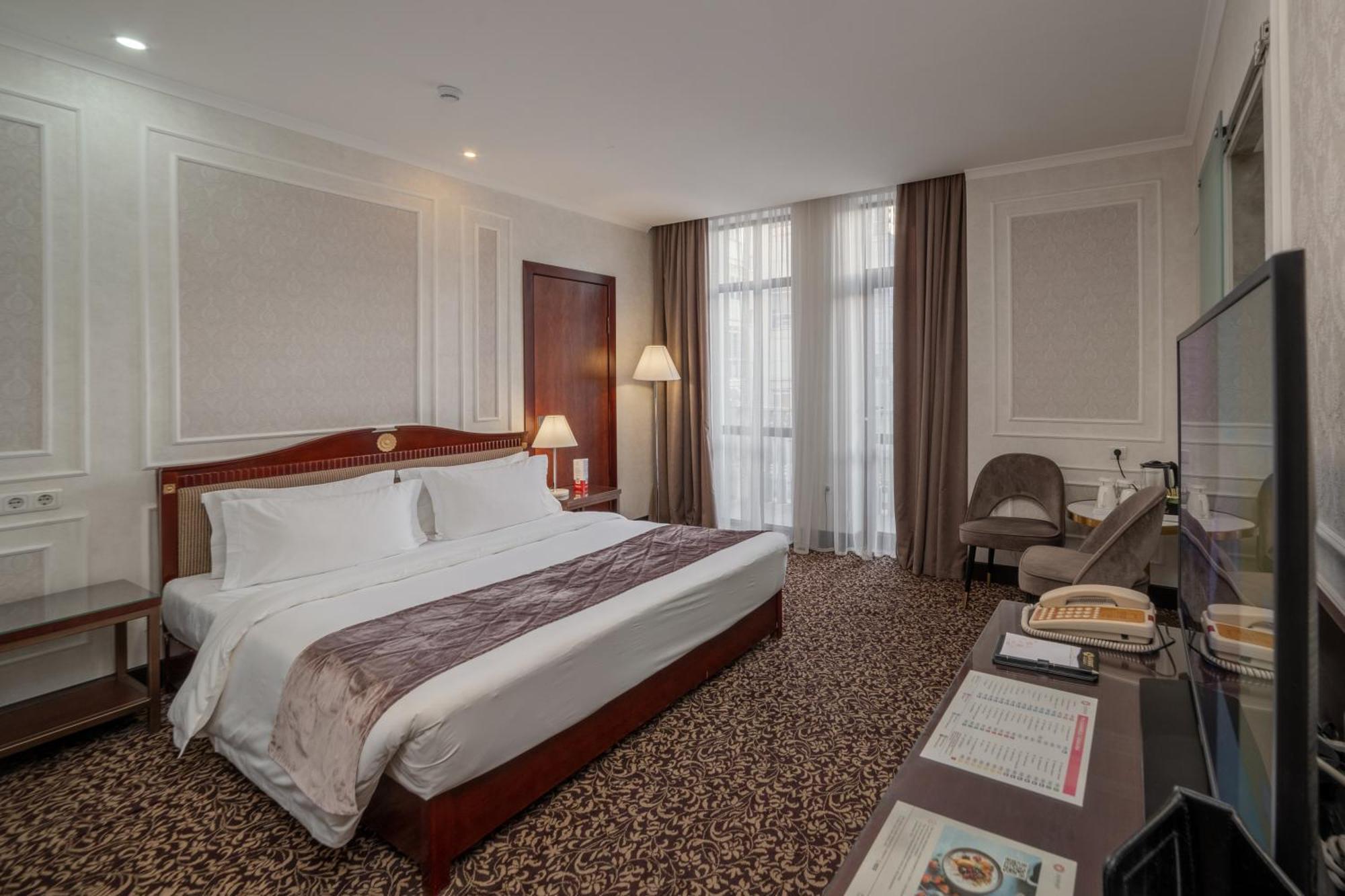 Jannat Regency Hotell Bisjkek Eksteriør bilde