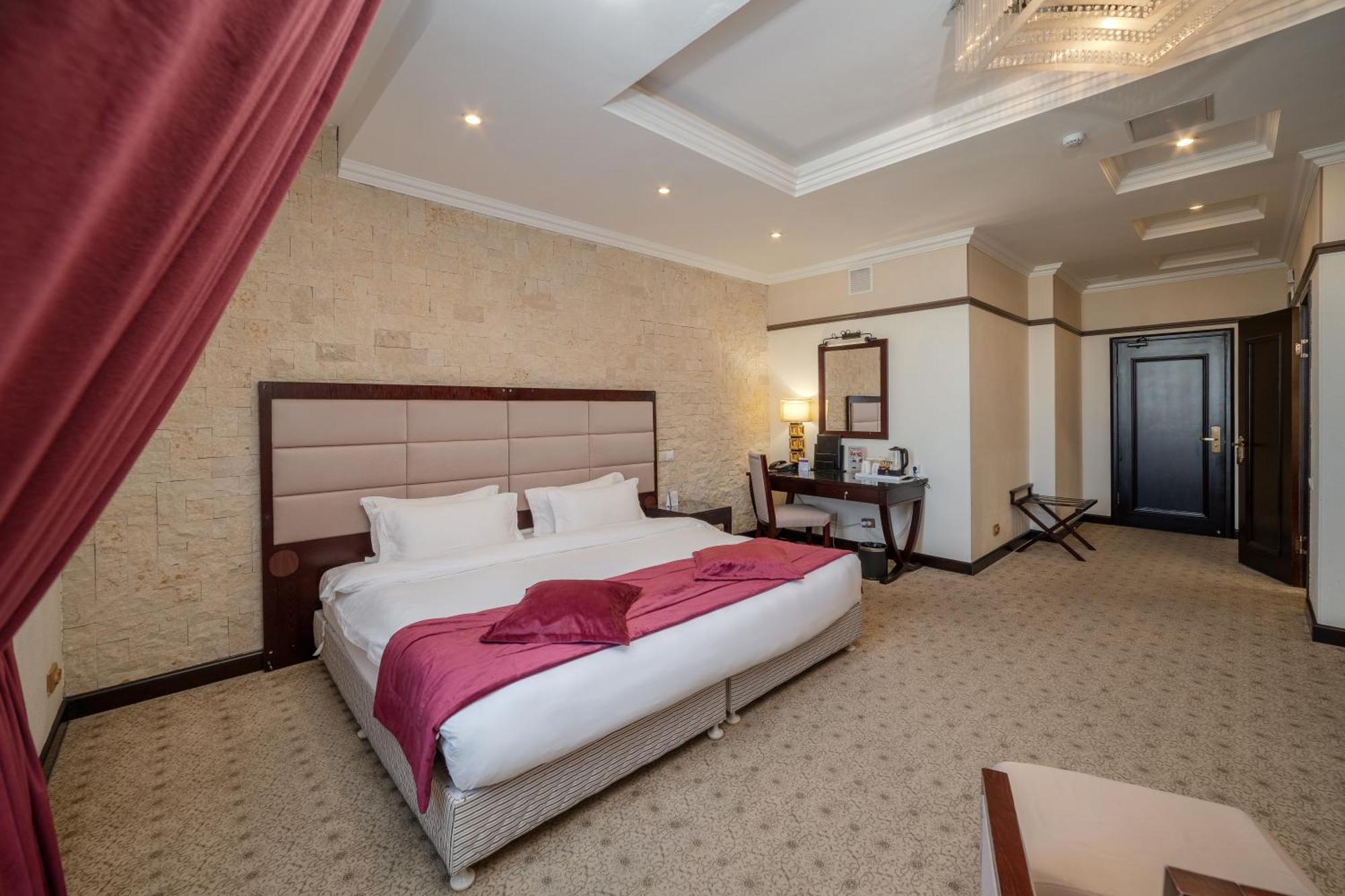 Jannat Regency Hotell Bisjkek Eksteriør bilde