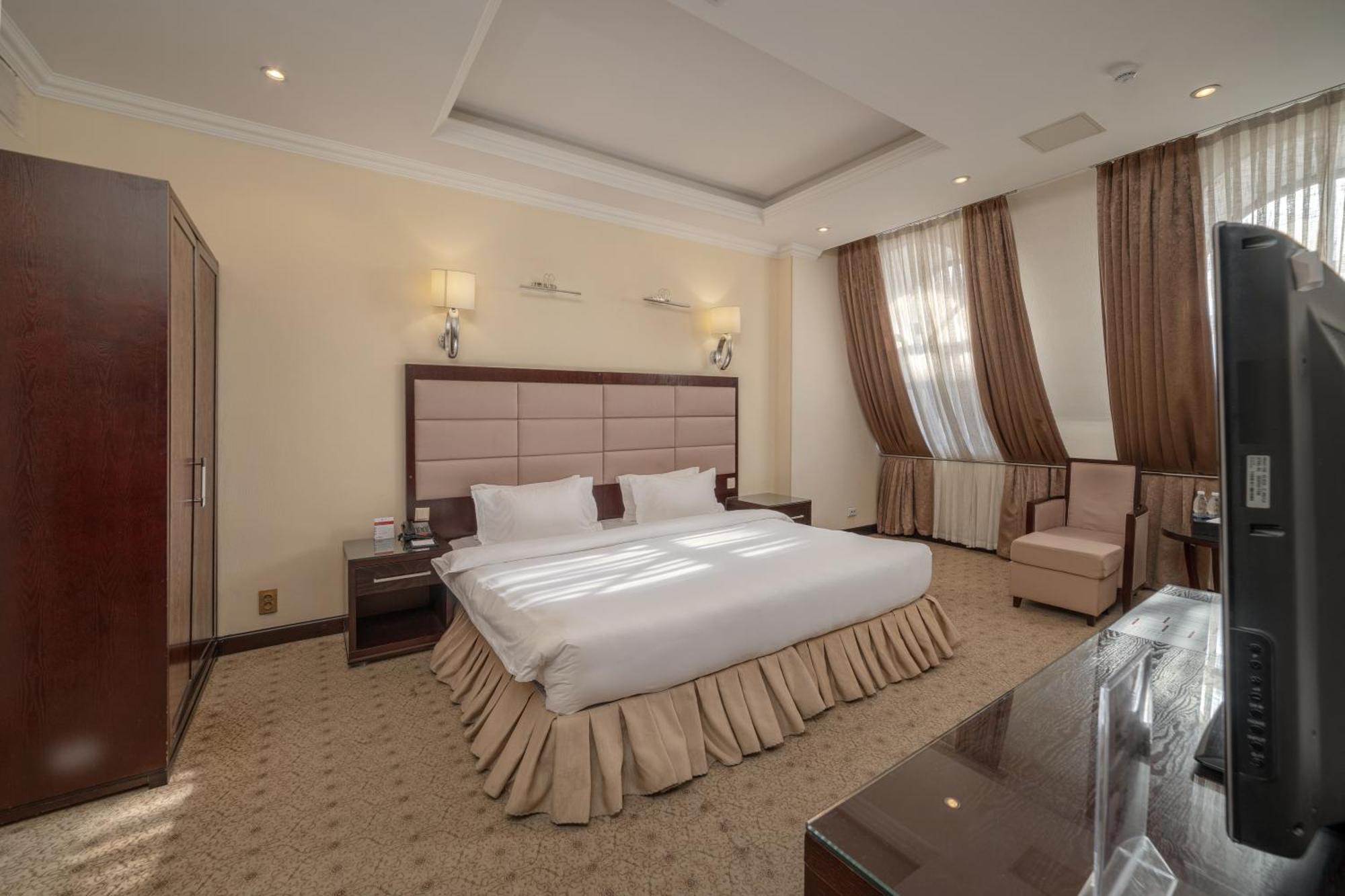 Jannat Regency Hotell Bisjkek Eksteriør bilde
