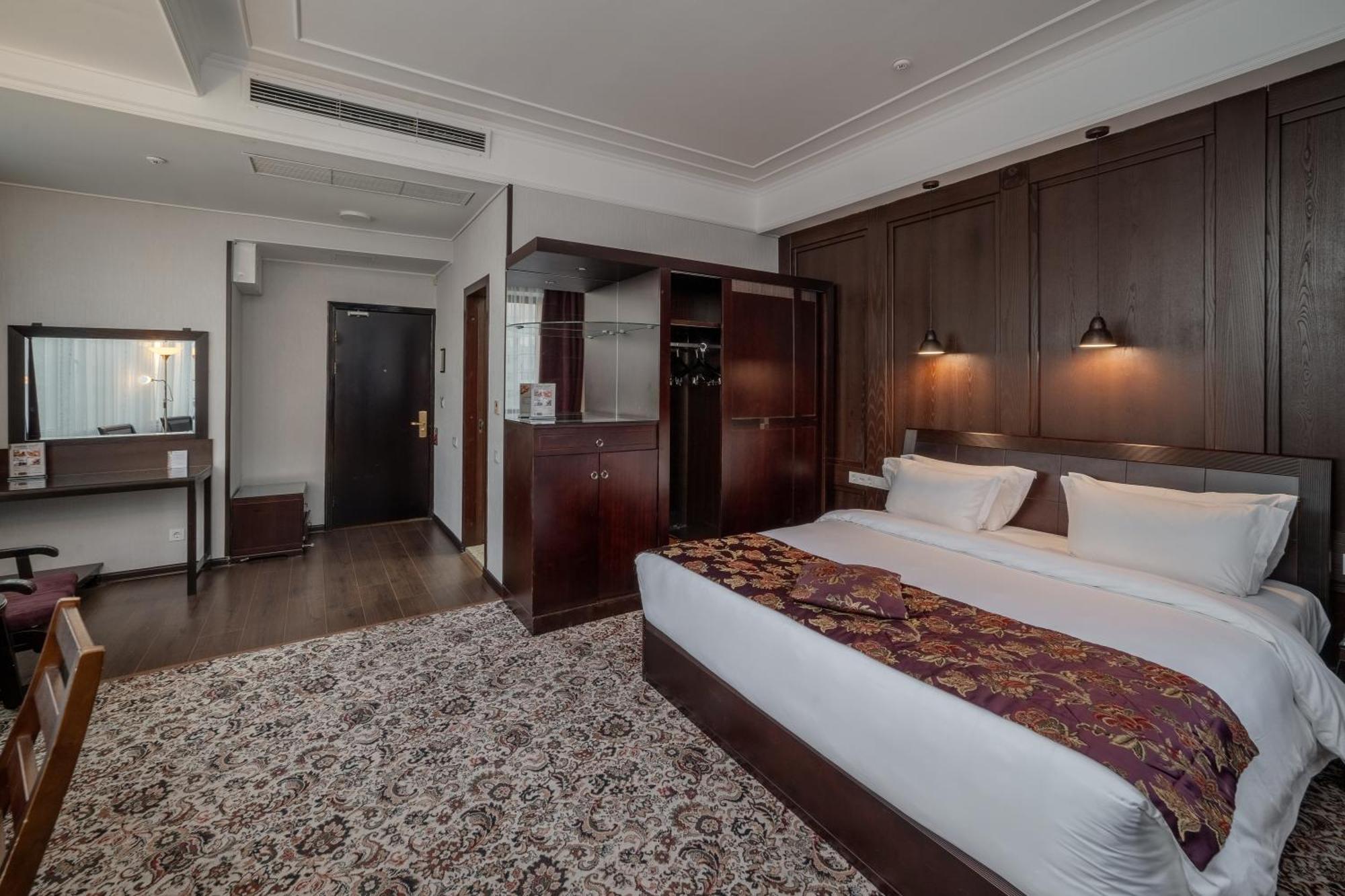 Jannat Regency Hotell Bisjkek Eksteriør bilde
