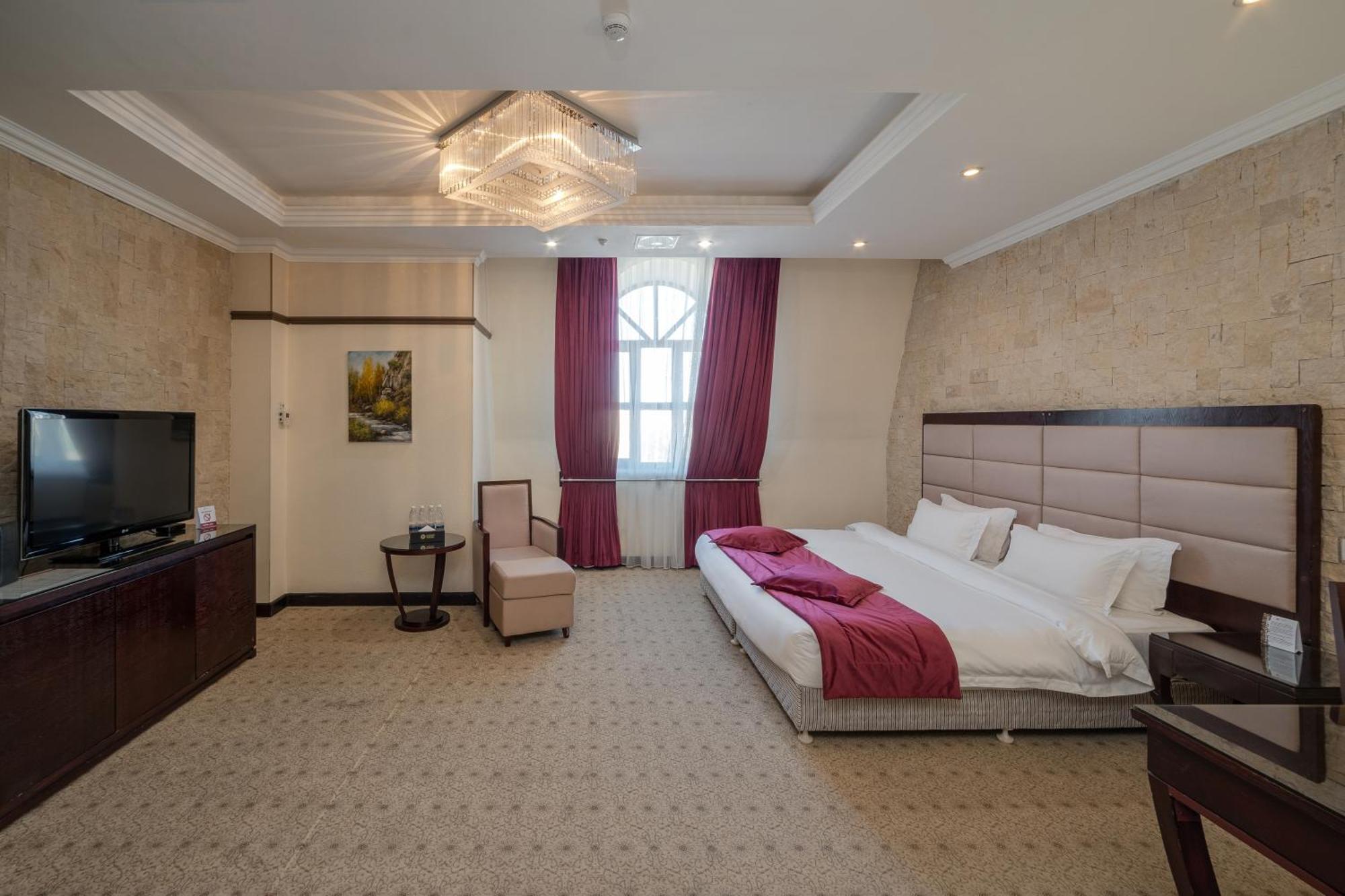 Jannat Regency Hotell Bisjkek Eksteriør bilde